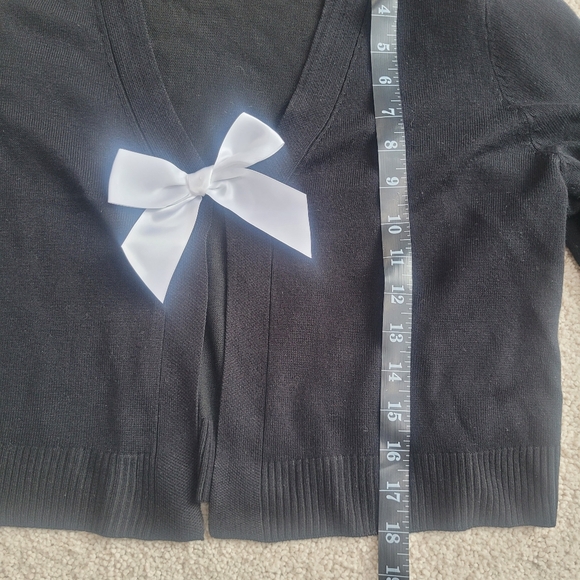 Chic Black V-Neck Cardigan with White Bow Size L - Picture 6 of 9